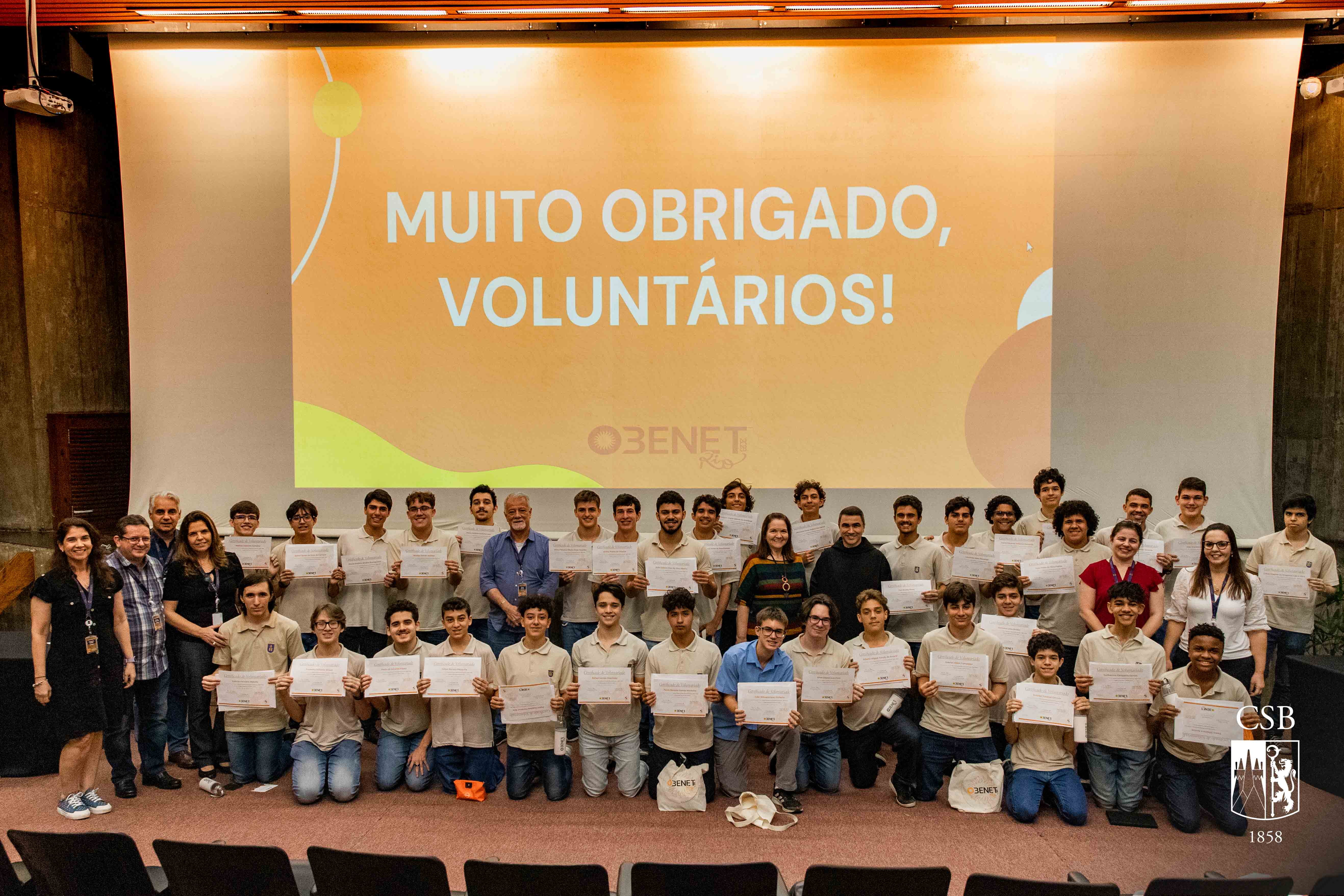 Alunos voluntários recebem certificados do BENet Rio 2023
