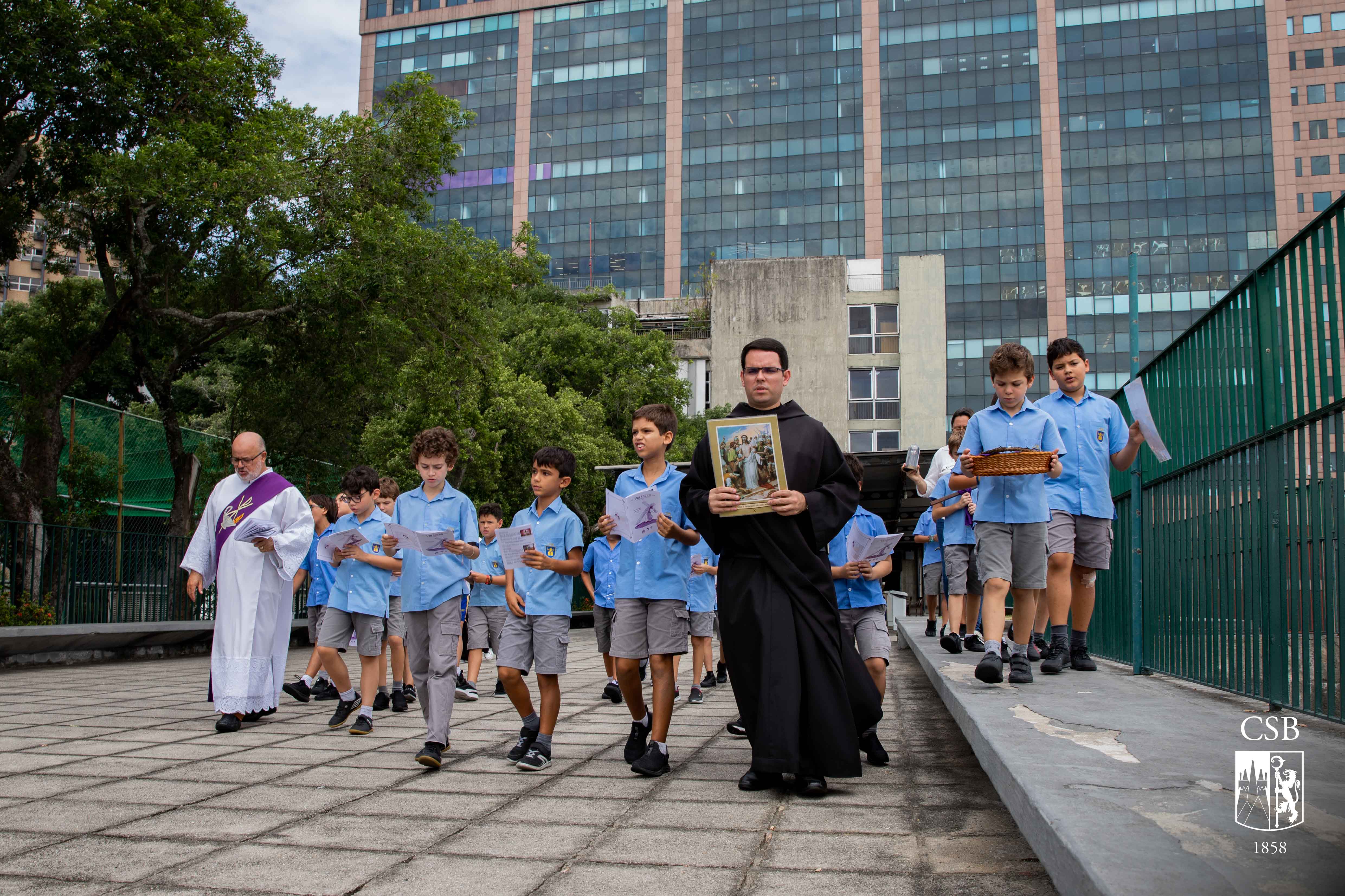 Durante a Quaresma, alunos do 4º e 5º anos EF participam de Via Sacra