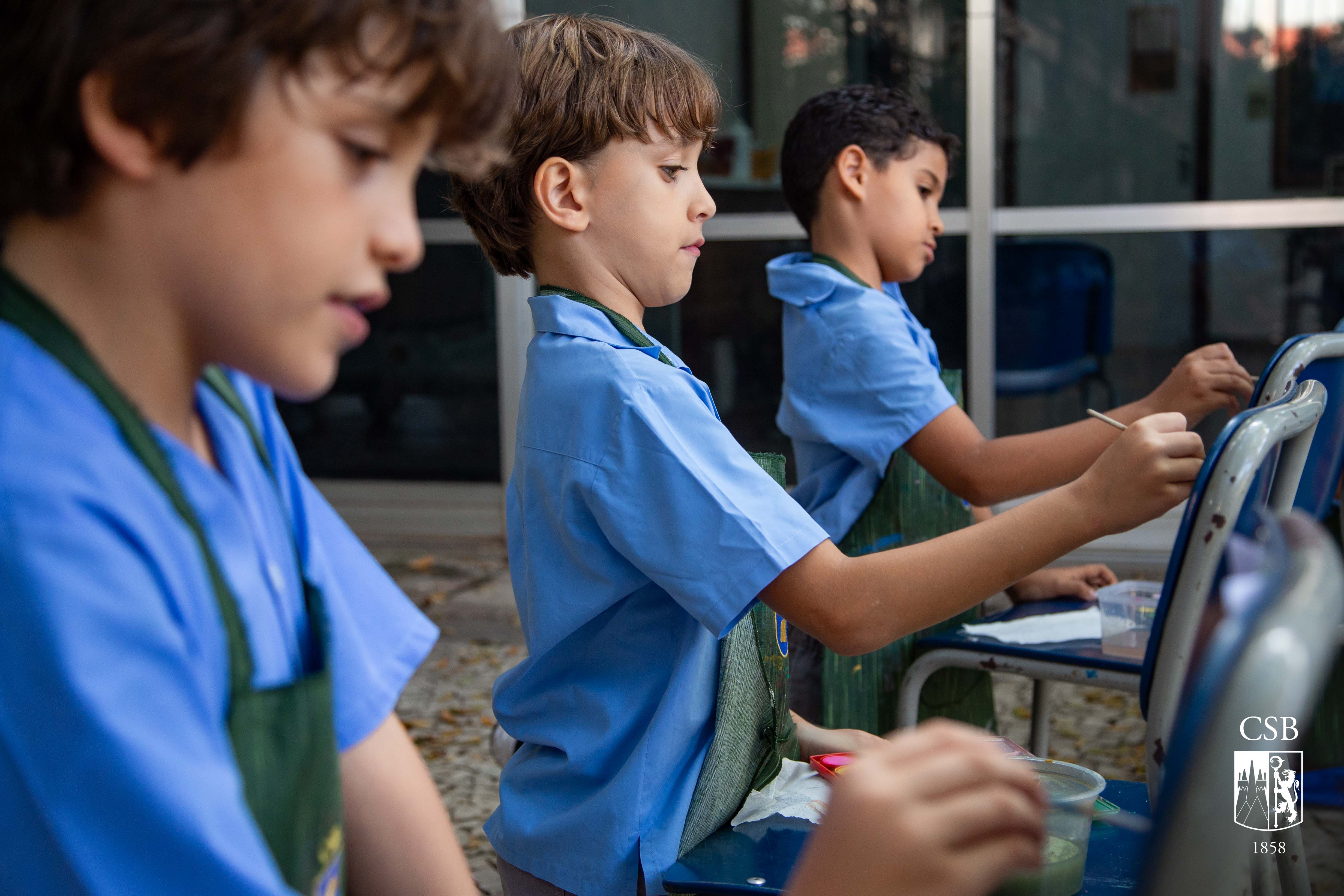 Em Artes Visuais, alunos do 3º ano EF participam de atividade de pintura