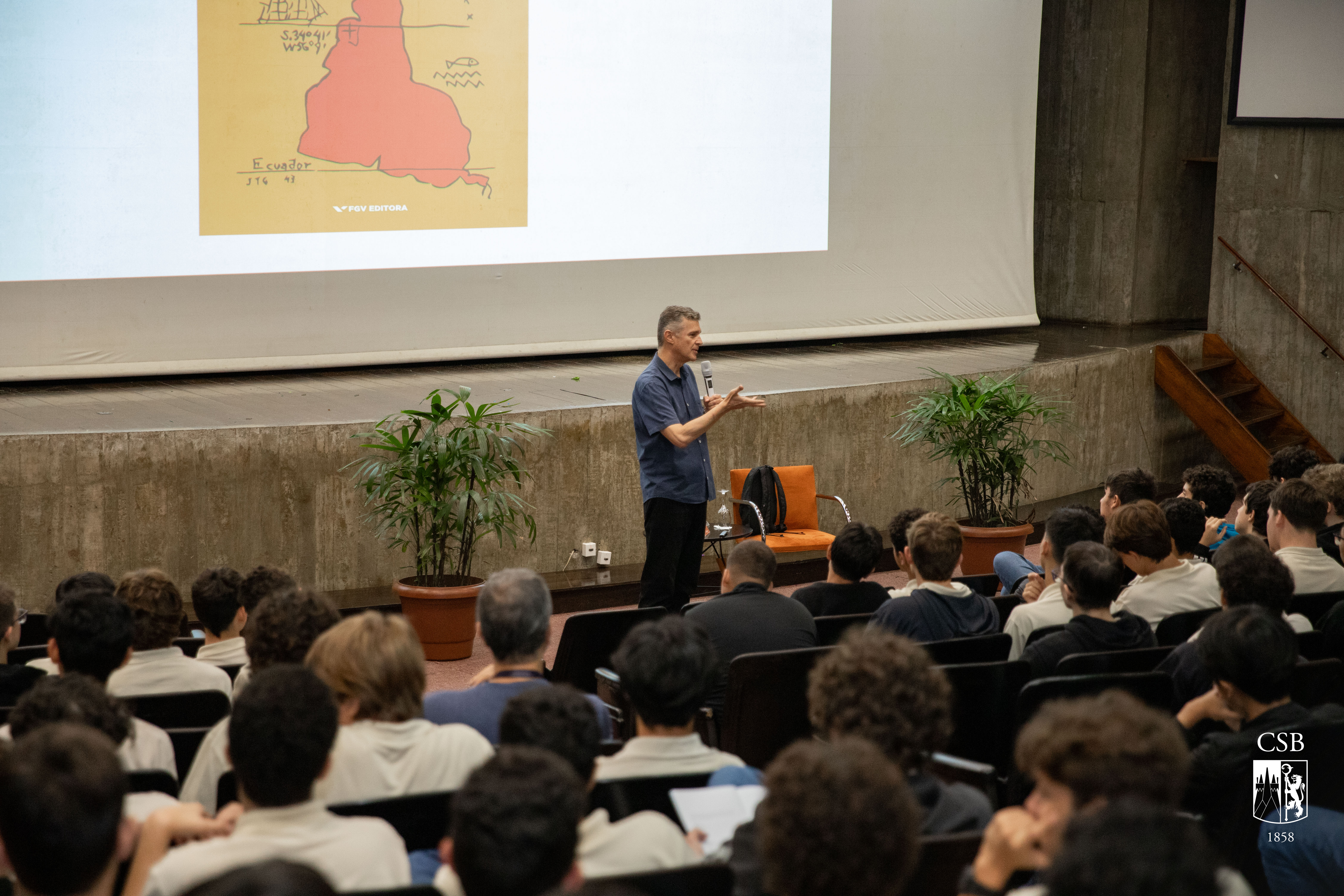 Diretor da FGV palestra para o Ensino Médio