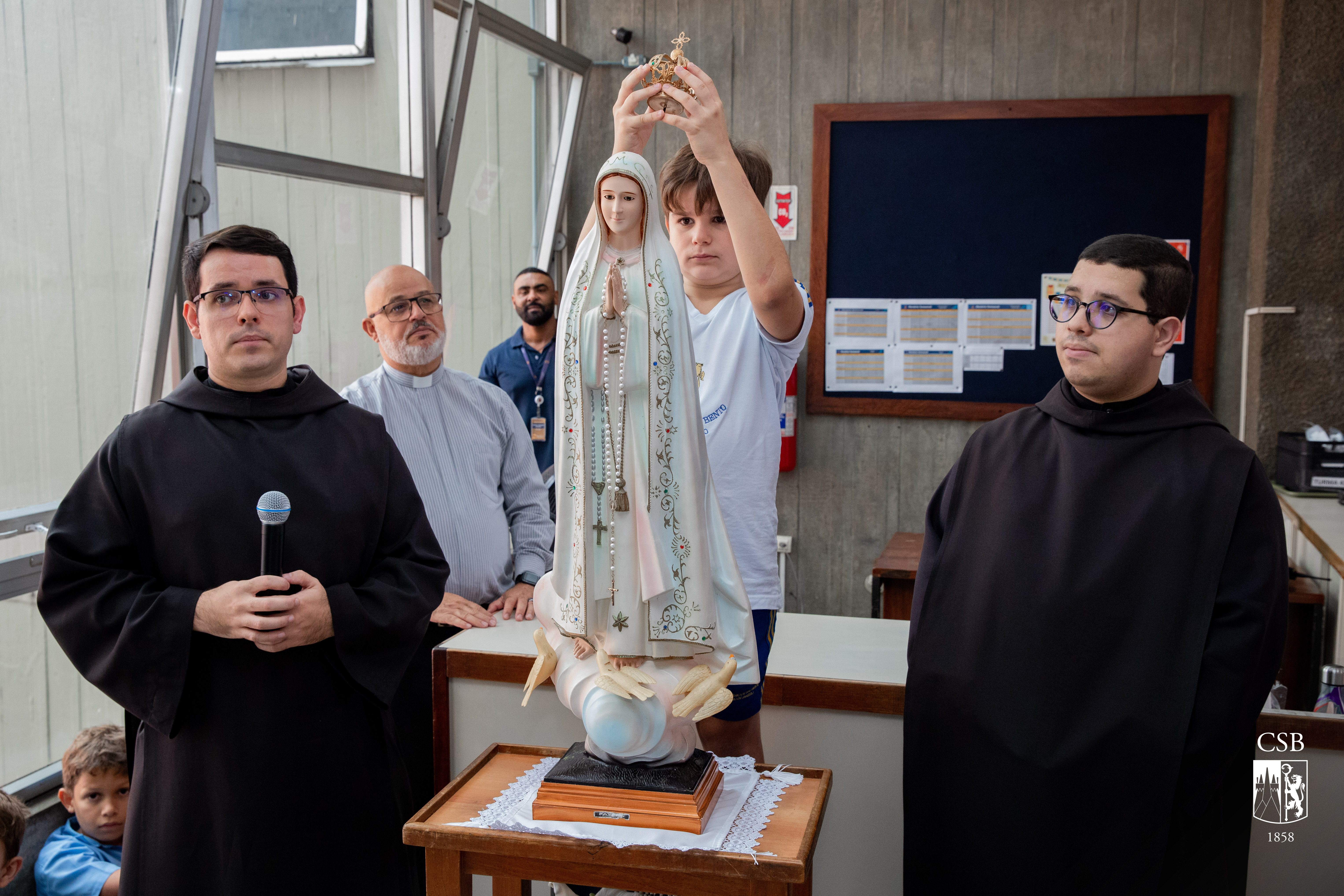 EFI participa de Procissão e Coroação de Nossa Senhora
