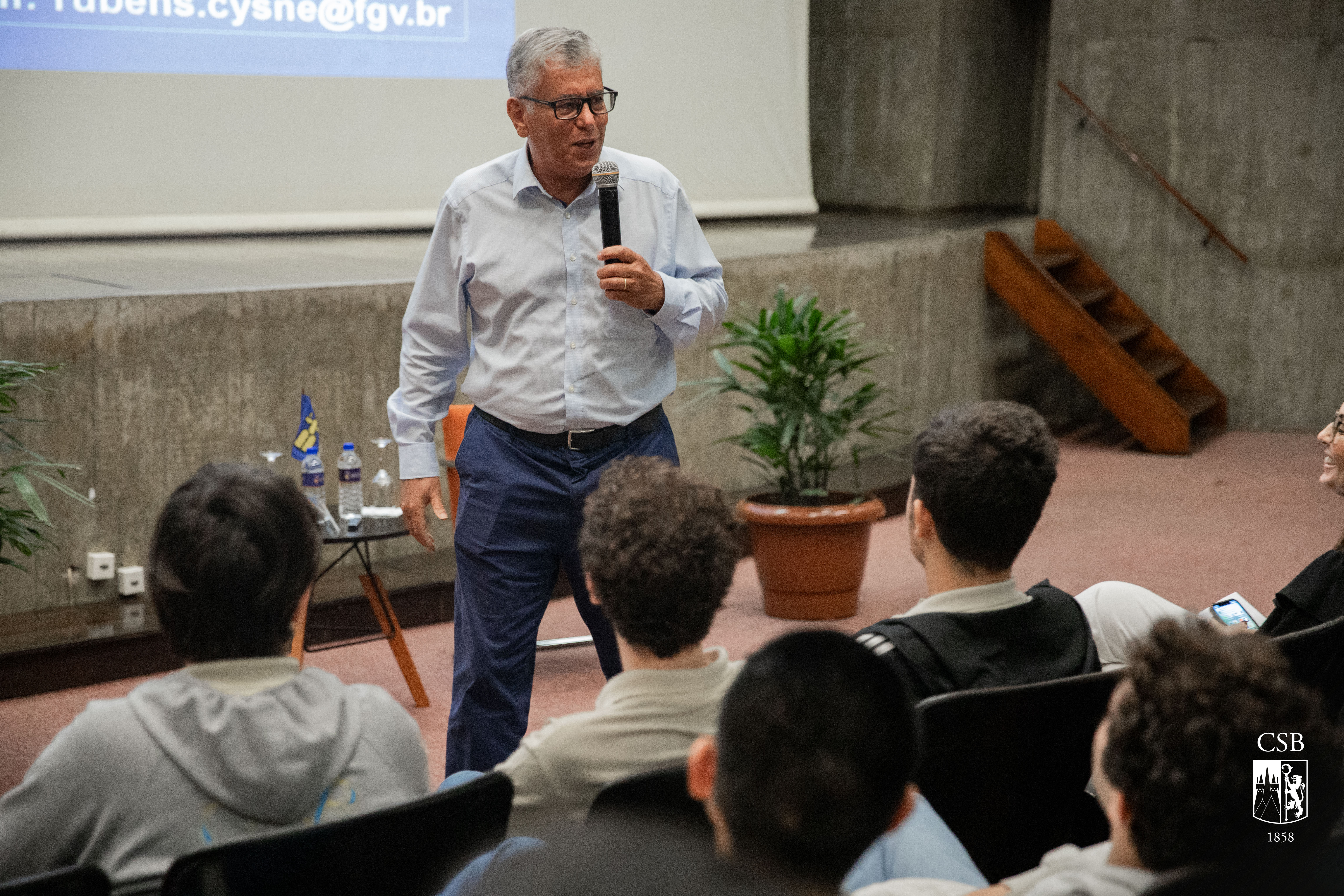 CSB recebe diretor-geral da FGV EPGE para palestra com Ensino Médio